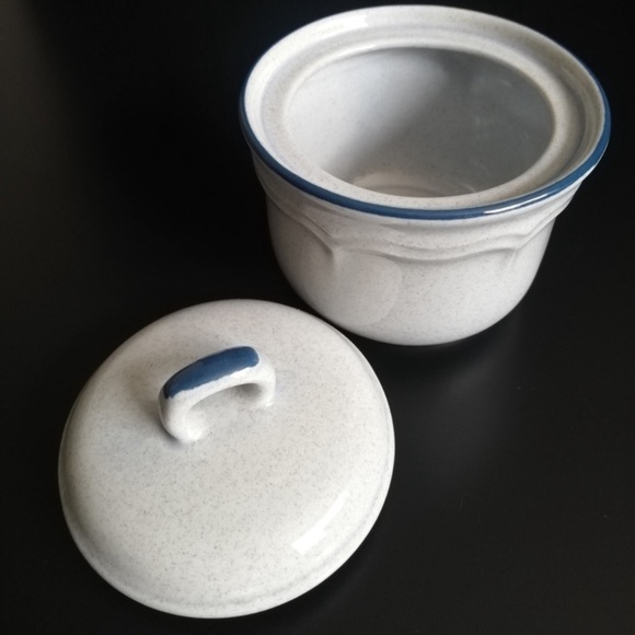 Stoneware Ceramic Sugar Bowl with Lid Crafted in Japan - Picture 3 of 6